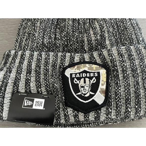 New Era‎ Las Vegas Raiders NFL 2023 Salute Service Beanie Cuffed Cap Hat Fleece - Picture 2 of 6